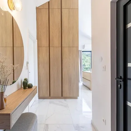 Charming Escape In Apartment *